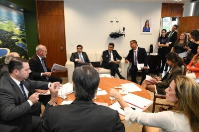 O prefeito Marçal Filho reunido em Brasília com a bancada federal de Mato Grosso do Sul: emendas para Dourados – Foto: Assecom