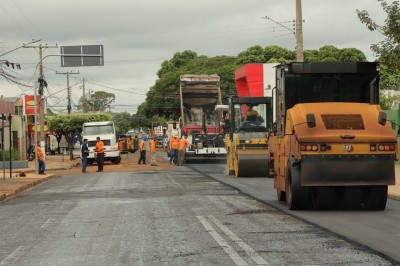 Recapeamento teve início no cruzamento das ruas Itamaraty com Bela Vista, no Água Boa – Fotos: A. Frota