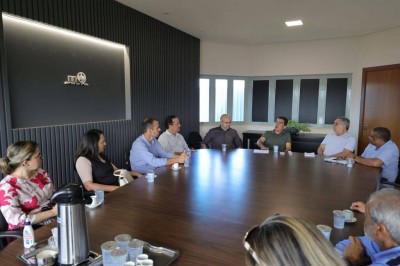 Representantes do município e do Estado traçam resoluções para a questão da falta de vagas nos anos iniciais em Dourados- Crédito: A. Frota