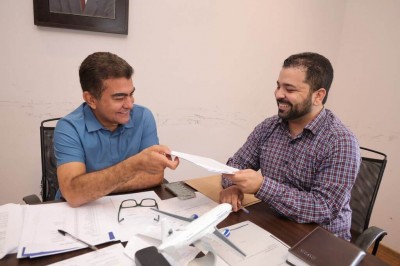 Prefeito Marçal Filho e o secretário de Habitação, Eder Felipe – Foto: A. Frota