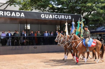 Programação em Dourados contou com juramento à bandeira feito pelos militares e desfile de tropa; Foto: Assecom
