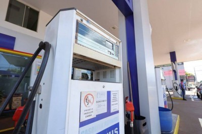 Procon informa que o consumidor pode exigir análise do combustível para descobrir o teor de álcool presente na gasolina. Foto: A. Frota