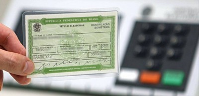 Outra opção é baixar gratuitamente o aplicativo e-título e conferir a situação. (Foto: Divulgação)