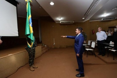 Prefeito Marçal Filho faz juramento como presidente da Junta Militar do Serviço Militar – Crédito: A. Frota