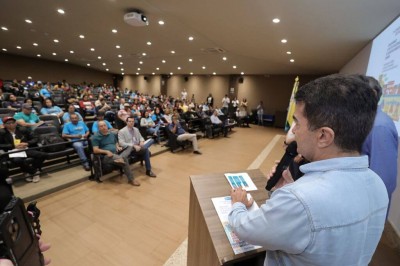 Prefeito Marçal Filho fala durante Conferência Municipal das Cidades, nesta quinta-feira (Foto: A. Frota)