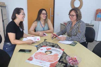 Coordenadora do Serviço Família Acolhedora, Marivania Delgado Pacheco, psicóloga Karina Rodrigues e a secretária de Assistência Social Shirley Zarpelon. Foto: Gizele Almeida/ Assecom