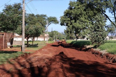A nova etapa de asfalto no jardim das Primaveras tem previsão de conclusão em dois meses – Fotos: A. Frota