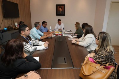 Prefeito Marçal Filho, Secretário Nilson e adjunto José Vicente participam de reunião com representantes da Fadeb- Crédito: A. Frota