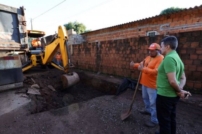 Prefeito Marçal Filho acompanhou os serviços de recuperação da Via Parque que teve início no final do mês passado. Foto: A. Frota