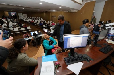 Prefeitura montou vários guichês para agilizar o atendimento das pessoas que comparecerem ao mutirão do Cadastro Único. Foto: A. Frota