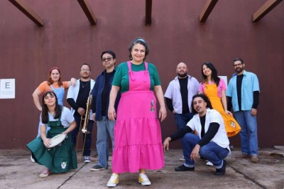 Cantora Laura Cyrineu e Trio de Última com Pimenta & Especiarias cantam e tocam músicas para crianças de todas as idades. Divulgação/Semc