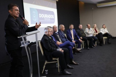 O prefeito Marçal Filho discursa durante solenidade de posse da nova diretoria da Associação Comercial e Empresarial de Dourados