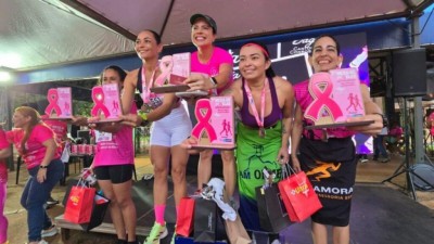 A campeã geral da corrida foi Lidiany Nunes. O pódio ainda teve Clebiana Maria Pereira, Gisele Gonçalves Carvalho, Ester Pereira Fortunato e Bruna Oliveira Parente. Foto: Flávio Verão.