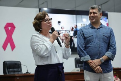 Secretária Shirley acompanhada com o palestrante da manhã Edivaldo Corrêa de Oliveira- Foto: Assecom