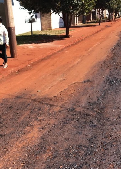 Foto mostra a situação atual da Rua MC 10; (Foto: divulgação/94FM)