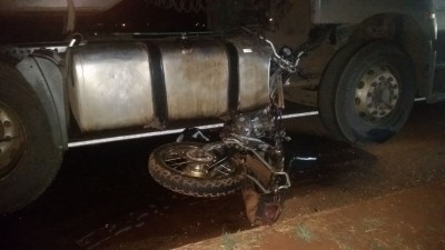 Motociclista morre depois de bater na lateral de carreta na BR-163 em Dourados