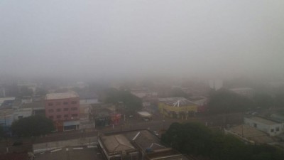 Dourados amanheceu com forte neblina nesta sexta (4); (Foto: Karol Chicoski)