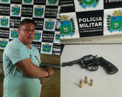 Alexsandro foi autuado em flagrante por porte ilegal de arma de fogo de uso permitido (Foto: Divulgação/PM)