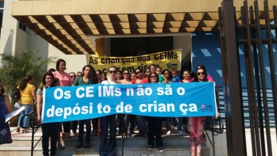 Comissão da Educação Infantil foi recebida pelos promotores para esclarecimentos sobre a situação dos CEIMs de Dourados (Foto: SIMTED)