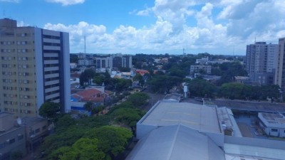 Umidade relativa do ar que despencou para 20% nesta quinta-feira poderá subir a partir de sábado em Dourados, quando devem começar as chuvas (Foto: André Bento)