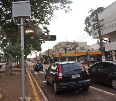 Só no mês de julho de 2017, foram registradas 5.857 multas de trânsito em Dourados; (Foto: arquivo/Karol Chicoski/94FM)