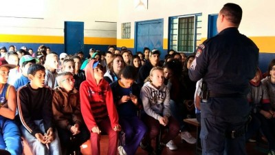 Palestra foi realizada na Escola Coronel Firmino Vieira de Matos, em Macaúba (Foto: Divulgação)