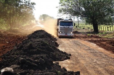 Serviços de patrolamento, cascalhamento e retirada de entulhos das estradas rurais devem custar R$ 3,5 milhões (Foto: A. Frota)