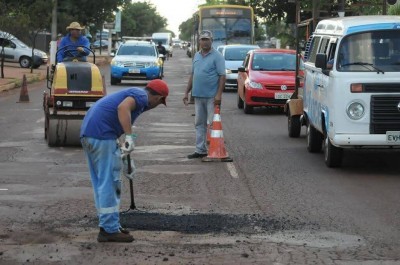 Agesul vai licitar em outubro empresa para executar recapeamento da Marcelino Pires e outras duas avenidas centrais de Dourados (Foto: A. Frota)
