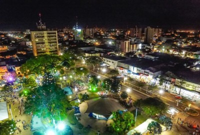 Maior parte dos entrevistados na pesquisa revelou que pretende comprar presente nas lojas do centro de Dourados (Foto: Rafael Wisley)