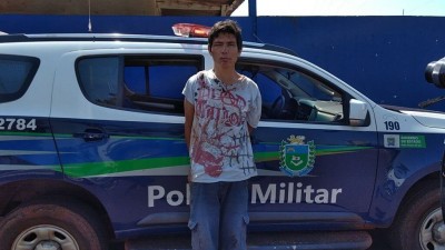 Fabiano foi preso por policiais militares após apanhar de populares (Fotos: Sidnei Bronka)