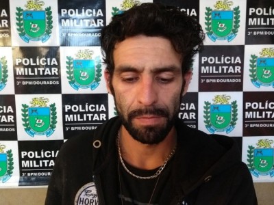 Willian foi preso nesta terça por policial militar que flagrou assalto no centro de Dourados (Foto: Sidnei Bronka/94FM)