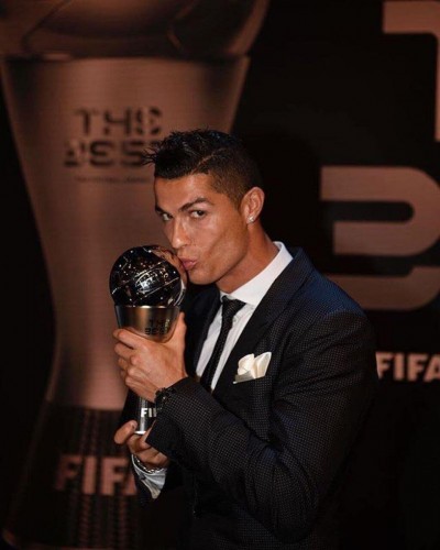 Cristiano Ronaldo é eleito o melhor jogador do mundo pela quinta vez (Foto: reprodução/reprodução/Facebook-Cristiano Ronaldo)