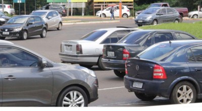 Licenciamento de veículos com placa de final 0 vence na próxima semana (Foto: Chico Ribeiro)