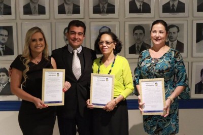 Presidente da Comissão da Cultura, o vereador Marçal Filho com as homenageadas (Foto: Eder Gonçalves)