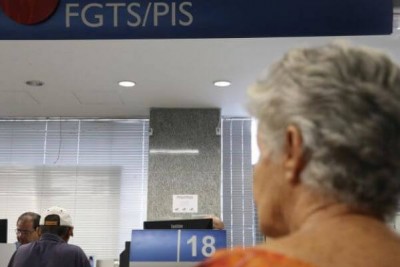 Trabalhadores têm até 28 de dezembro para sacar o abono salarial do PIS/Pasep referente a 2015 (Foto: José Cruz/Agência Brasil)