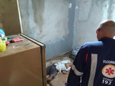 O homem foi encontrado morto com ferimentos na cabeça (Foto: Adilson Domingos)