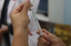 Farmácias e drogarias de todo o país vão poder ofertar o serviço de vacinação-- Foto: Marcello Casal Jr/Agência Brasil