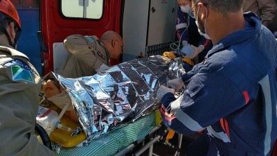 Com a força do impacto, o menino foi arremessado para fora da rodovia (Fotos: Adilson Domingos)