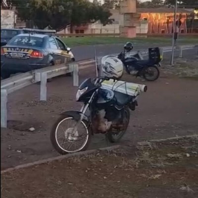 A estrada foi bloqueada com guard-rail
