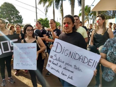 Manifestação realizada no dia 11 de dezembro para protestar a falta de pagamento (Foto: Eliel Oliveira)