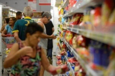 Procon registra queda de quase 4% nos preços de produtos da ceia de Natal (Foto: Arquivo/Tânia Rêgo/Agência Brasil)
