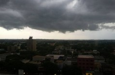 Tempo chuvoso deve persistir nos últimos dias de 2017 e primeiros de 2018 em Dourados (Foto: 94FM)