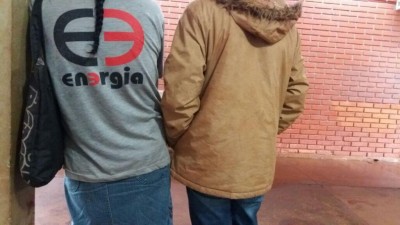 O suspeito de 12 anos à esquerda (Foto: Sidnei Bronka)