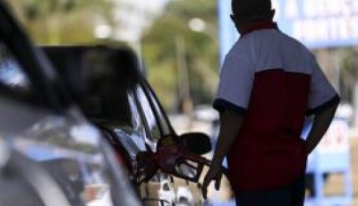 As variações de preço fazem parte dos reajustes frequentes praticados pela Petrobras --- Foto: Marcelo Camargo/Agência Brasil