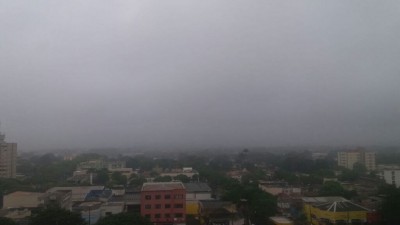 Terça-feira amanhece com névoa e garoa em Dourados (Foto: Karol Chicoski/94FM)