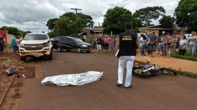 Jovem de 22 anos morre ao bater moto em caminhonete no Jardim Márcia (Foto: Sidnei Bronka)