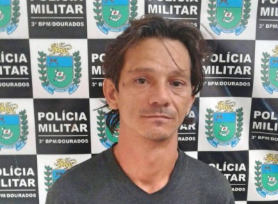 Os policiais localizaram no quarto do acusado, 29 munições de calibre .44 e .45 (Foto: divulgação/PM de Dourados)