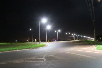Iluminação da Avenida Guaicurus deve ser regularizada pela prefeitura, segundo a Justiça (Foto: Divulgação/Prefeitura de Dourados)