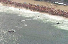 Helicóptero cai próximo a praia no Recife