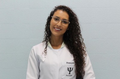 Psicóloga Francyelle Marques de Lima, profissional do HU-UFGD (Foto: Divulgação)